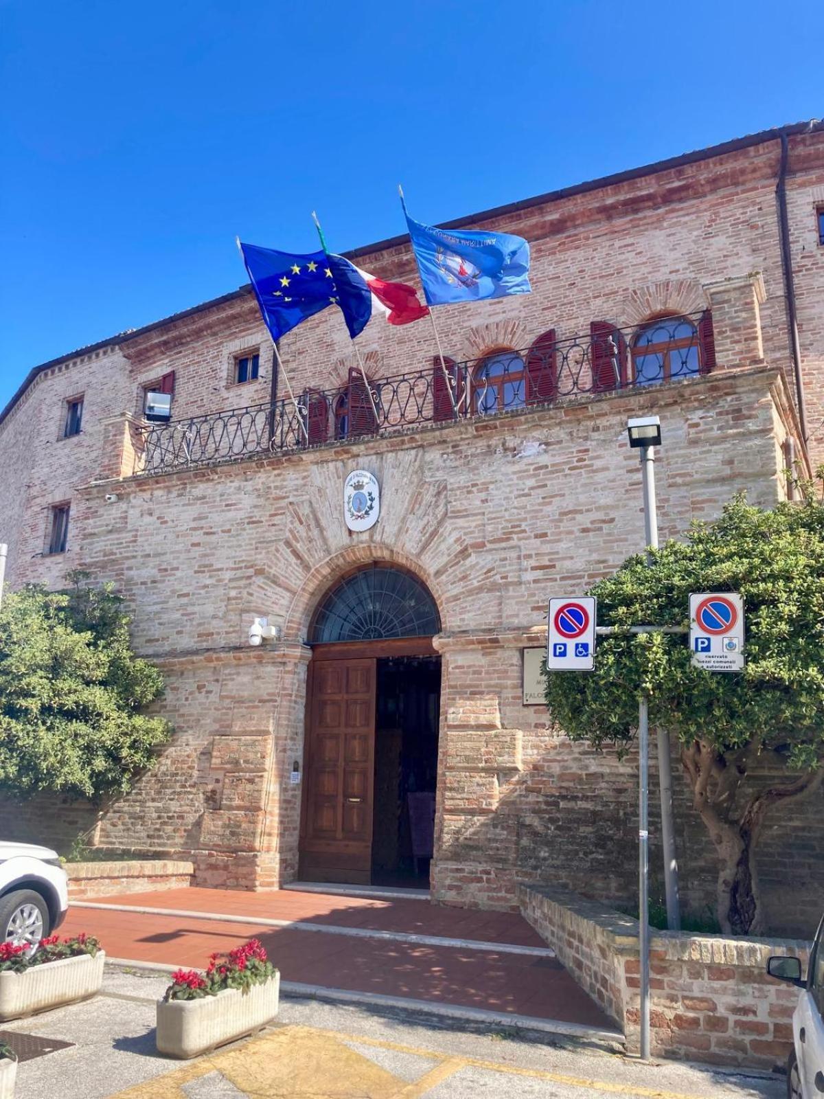 Hotel Monolocali Da Vinci Falconara Marittima Zewnętrze zdjęcie