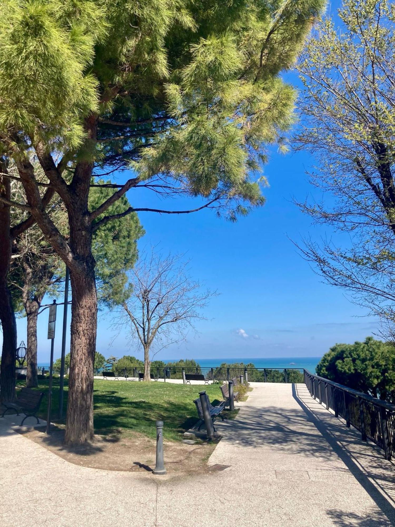 Hotel Monolocali Da Vinci Falconara Marittima Zewnętrze zdjęcie